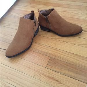 Faux suede brown booties with zips