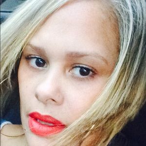 Meet your Posher, Yvette