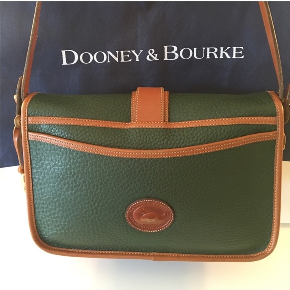 Dooney & Bourke Handbags - ⭐️DOONEY & BOURKE VINTAGE BAG 💯AUTHENTIC