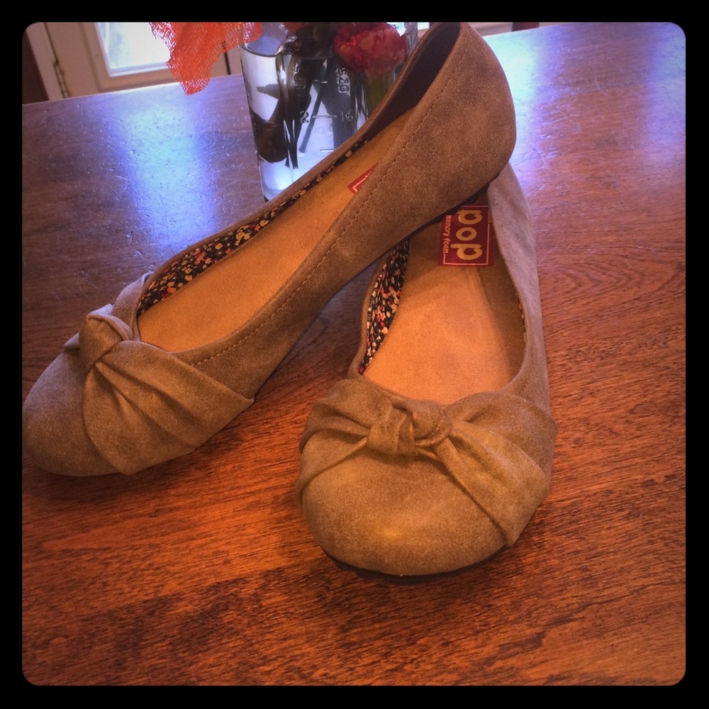 Adorable flats never worn!