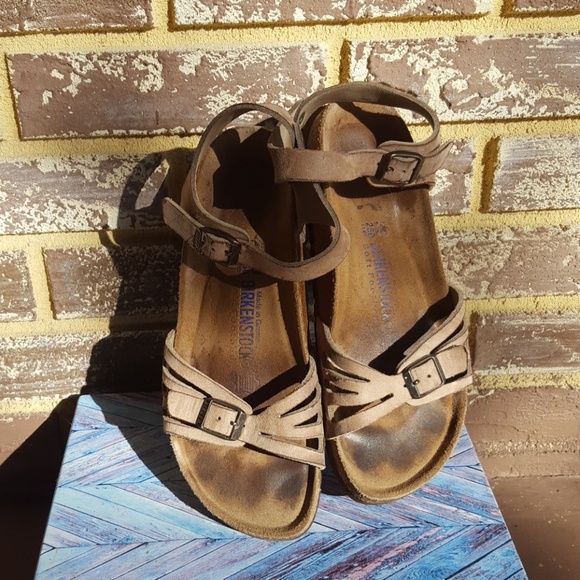 Birkenstock Shoes - BIRKENSTOCK SANDLES SIZE 39 TAN