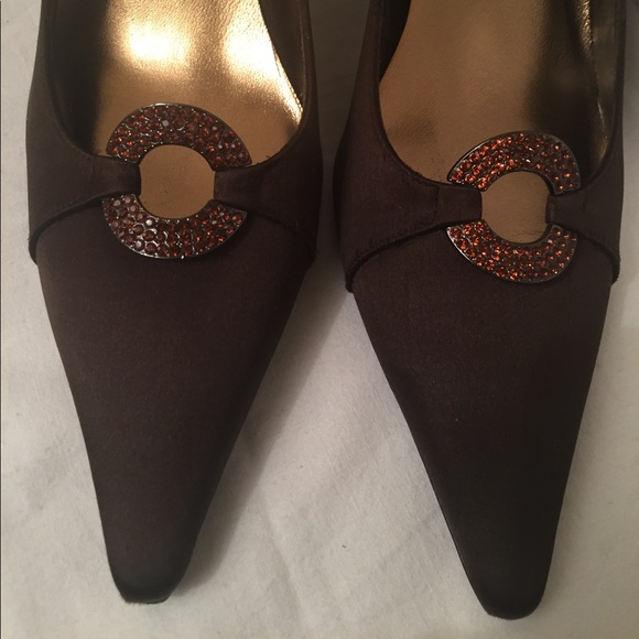 STUART WEITZMAN Chocolate Satin Heels - Picture 3 of 7