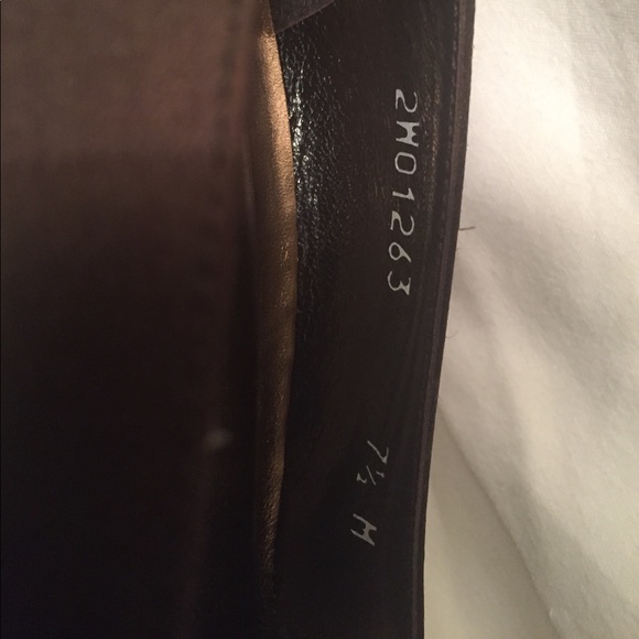 STUART WEITZMAN Chocolate Satin Heels - Picture 5 of 7