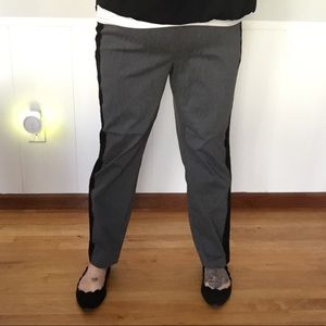 Torrid NWT pixie pants with lace detail