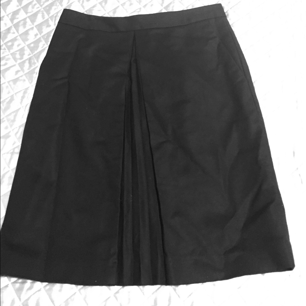 Straight Skirt with front pleat and side pockets