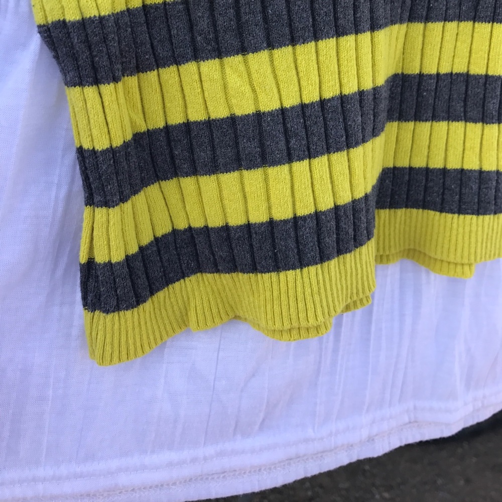 Sweater - Picture 3 of 3