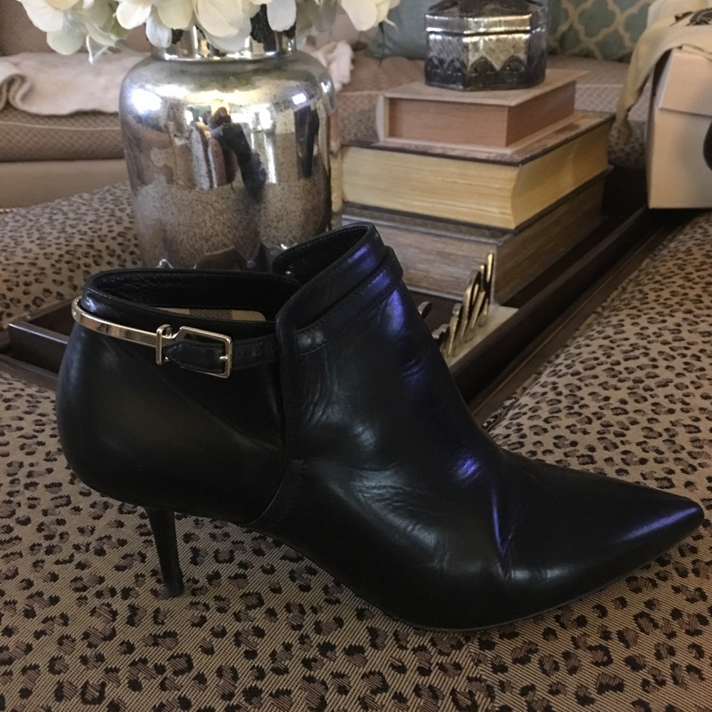 Burberry horseferry ankle boots