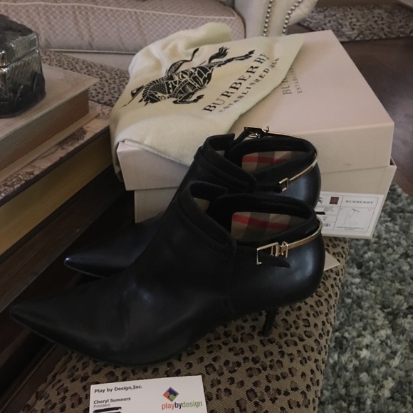 Burberry horseferry ankle boots