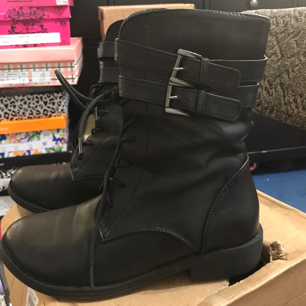 Combat boots