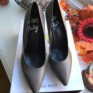 Nine West Love Story Gray Pumps