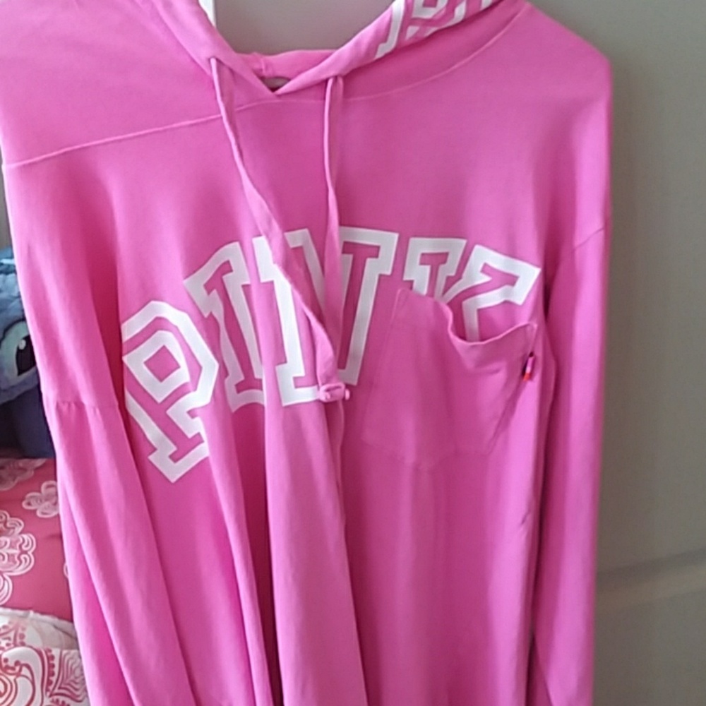 pink sweatshirt