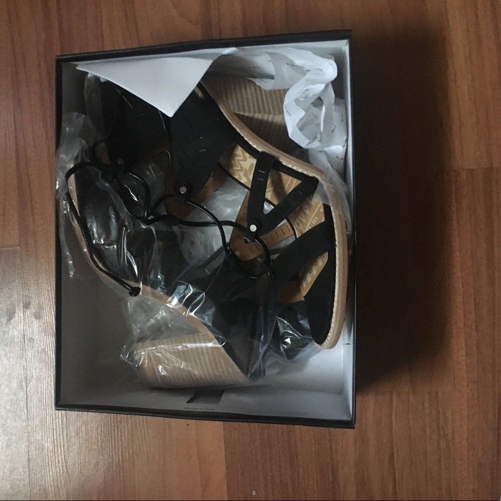 BNIB Dolce Vita Luci sandals