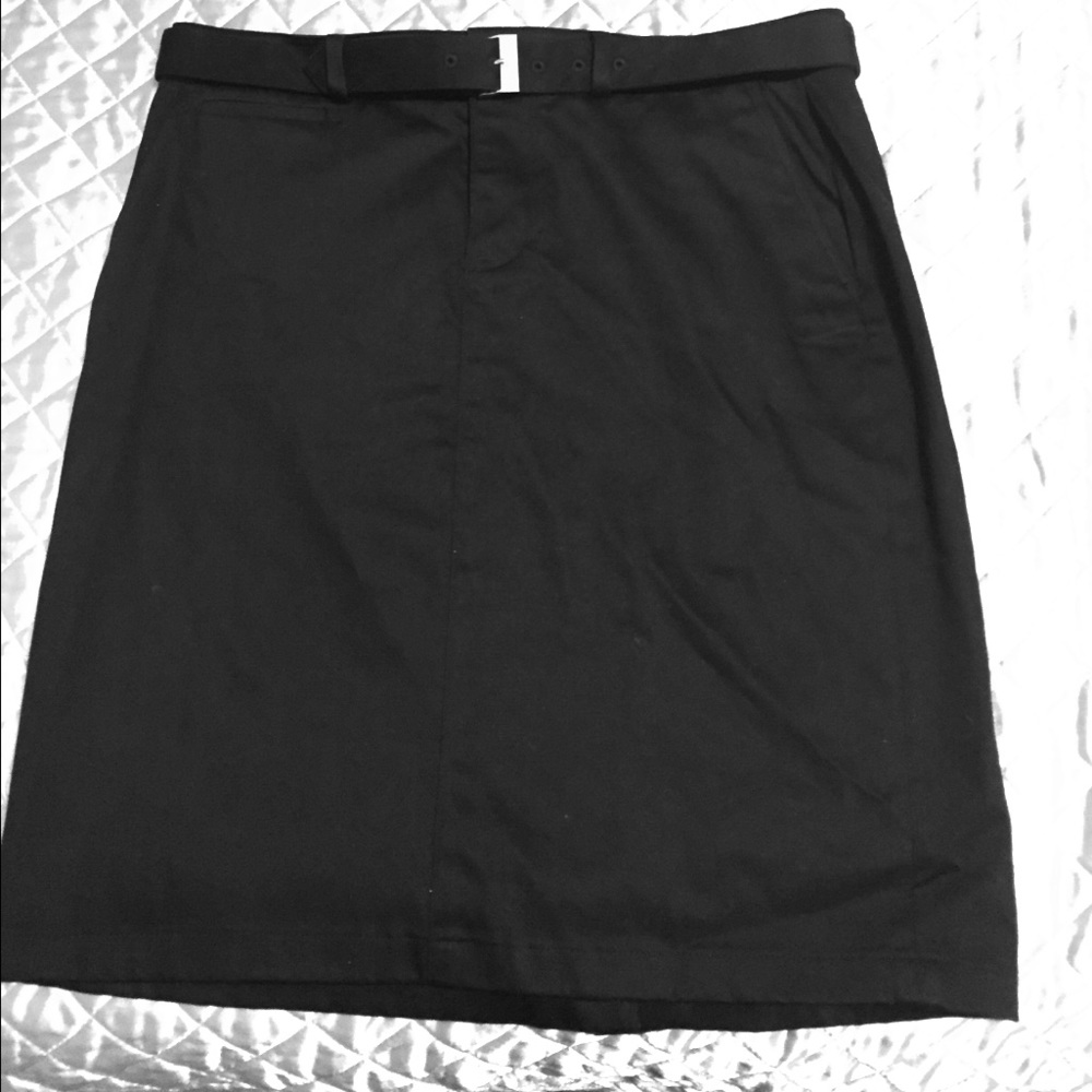 Knee high skirt with front zipper and side pockets