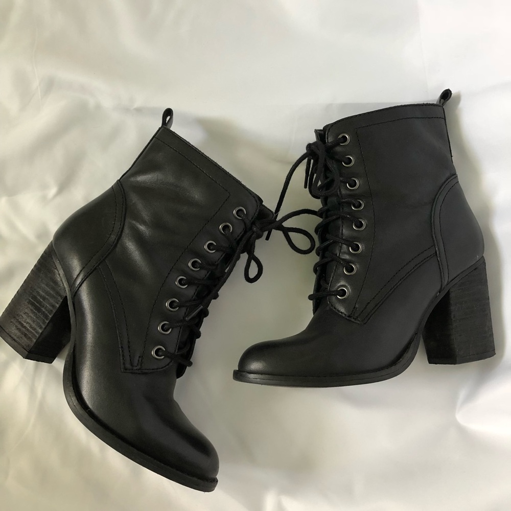 Steve Madden Black leather bootie with lace design