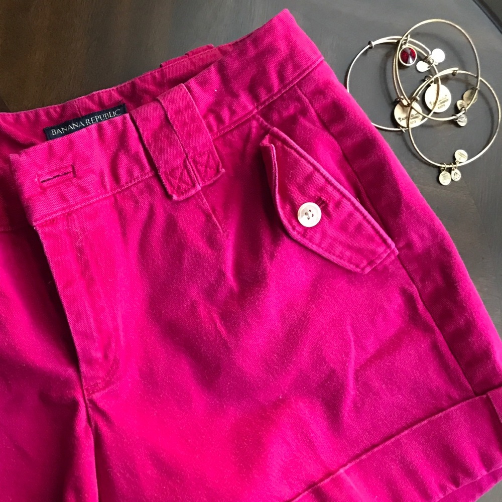 Banana Republic Shorts 🍌