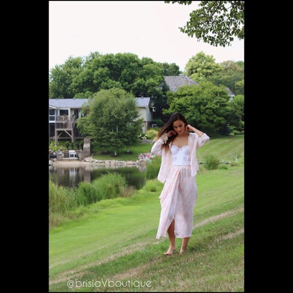 Vintage peach/white outfit wt white corset