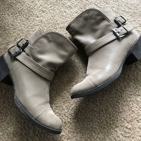 Rocket Dog Shoes - Taupe Booties! Must have!
