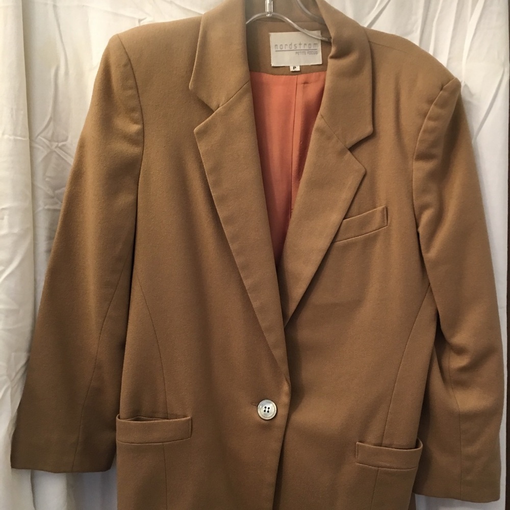 Elegant camel wool blazer