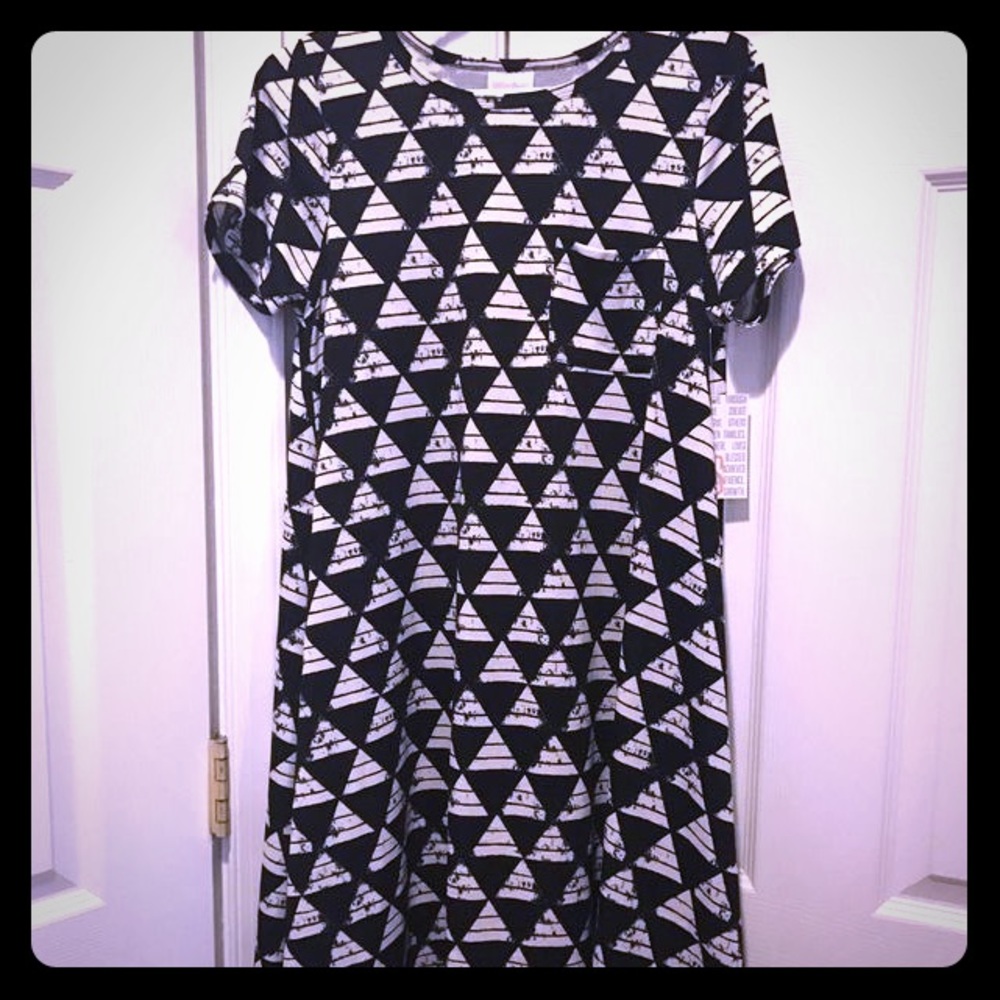 LuLaRoe Carly black white triangles unicorn print
