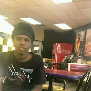 Meet your Posher, Dee