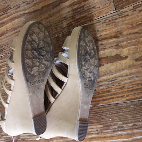 Adorable wedge sandals - Picture 3 of 3