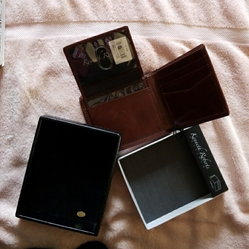 Kenneth Roberts wallets
