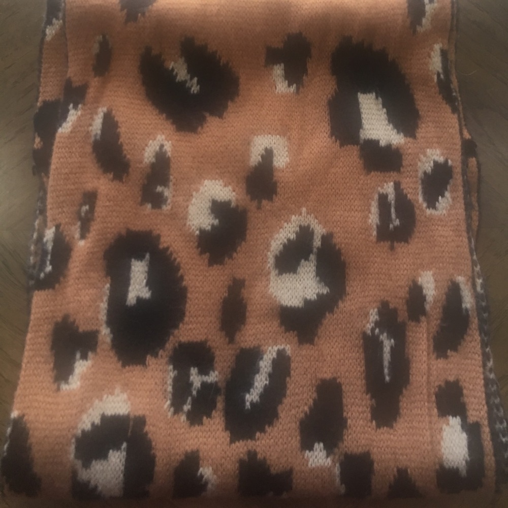 Leopard infinity scarf