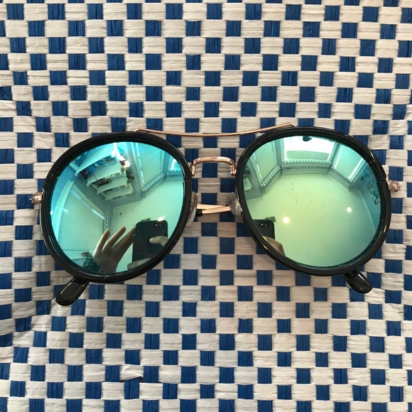 Accessories - Sunglasses