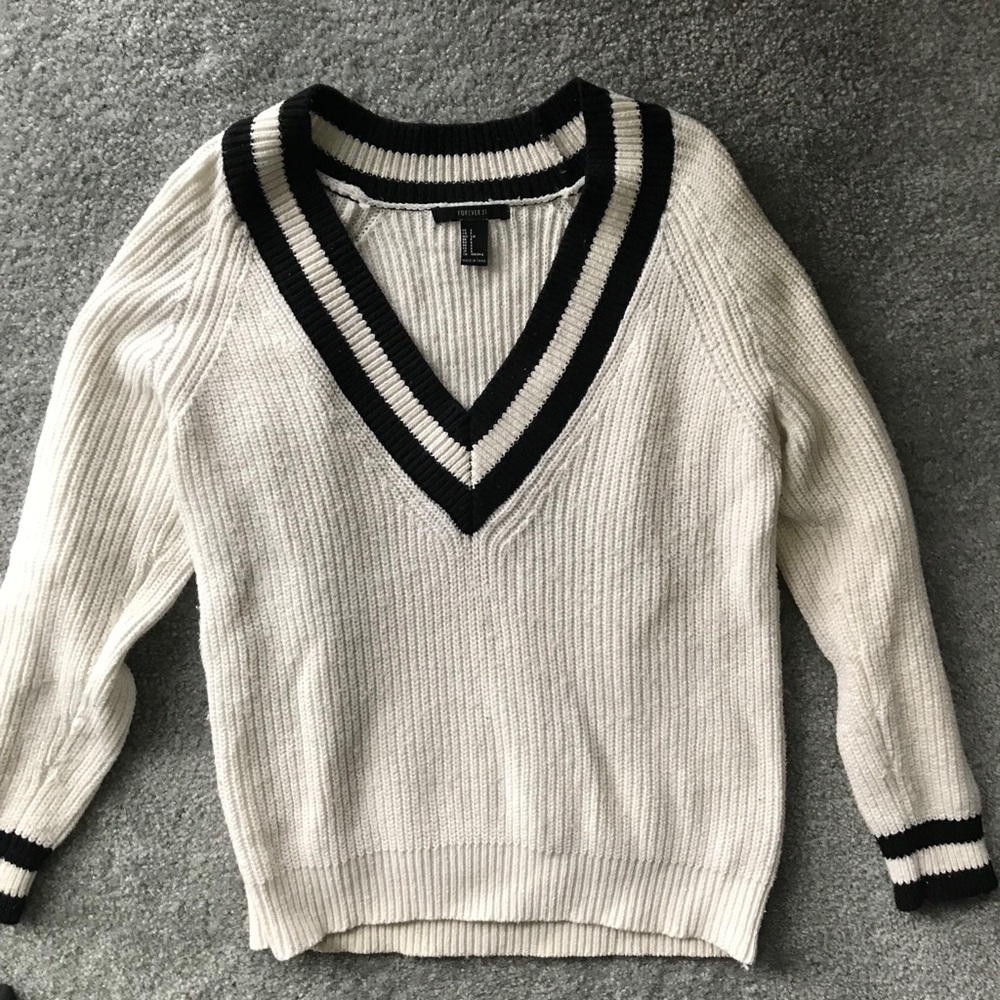 Low V neck sweater