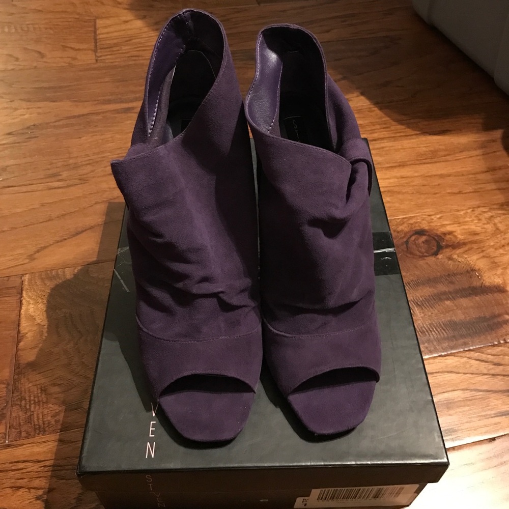 New Steven purple open toe booties 10M