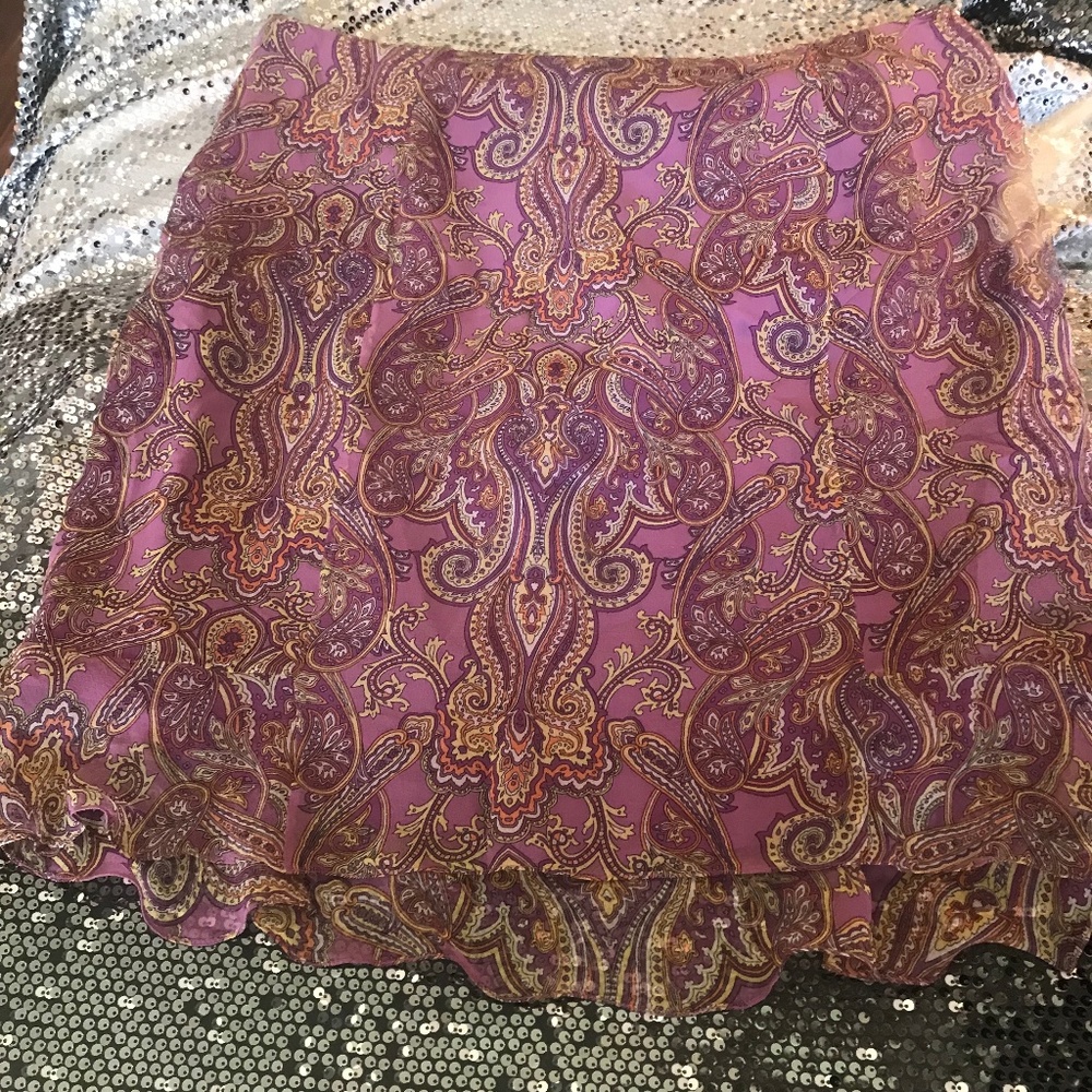Beautiful patterned lined skirt!