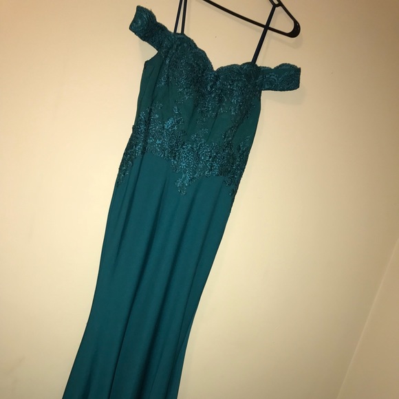 Beautiful Emerald Green Dress - Picture 1 of 4