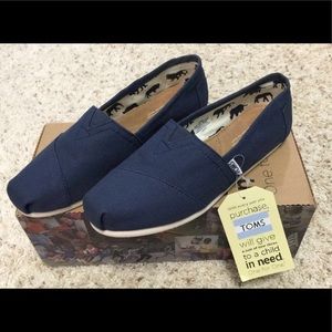 TOMS | Navy Canvas Women’s Classics