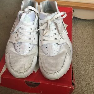 Nike huaraches, White