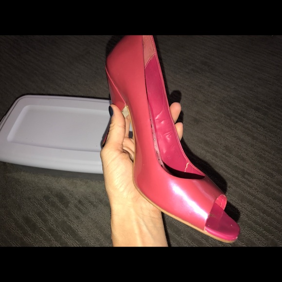 Hot pink shoes - Picture 2 of 2