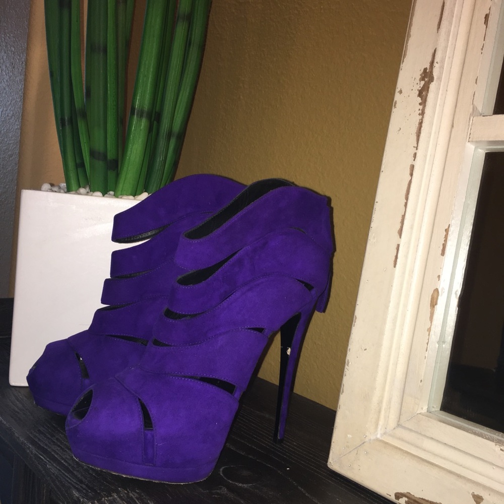 Giuseppe Zanotti suede peep toe bootie