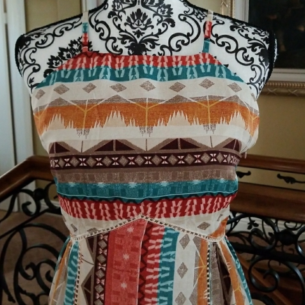 💛 ONE MED LEFT 💛AZTEC DEDIGNED MIDI DRESS 💛 - Picture 3 of 7