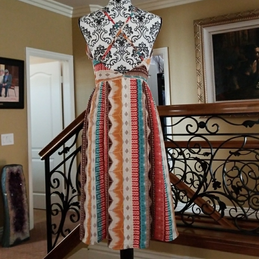 💛 ONE MED LEFT 💛AZTEC DEDIGNED MIDI DRESS 💛 - Picture 4 of 7