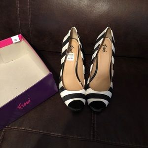 Fioni striped heels