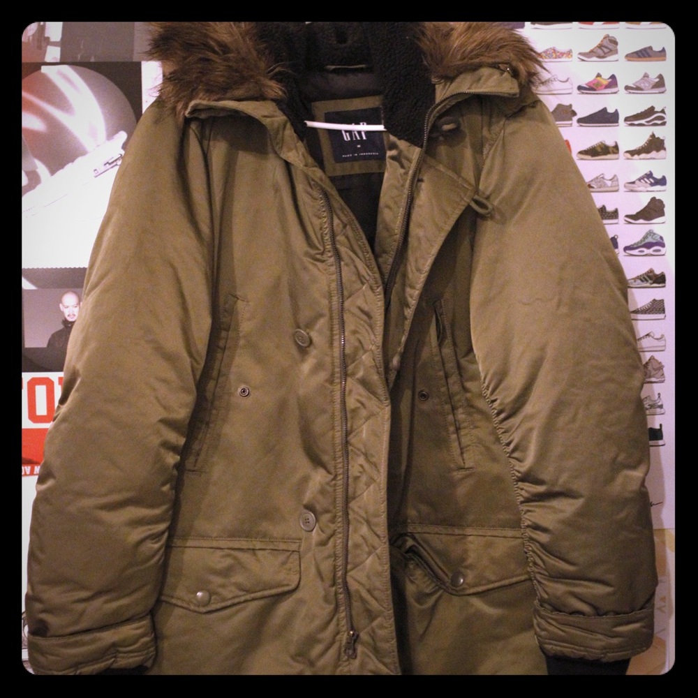 GAP MILITARY FUR JACKET