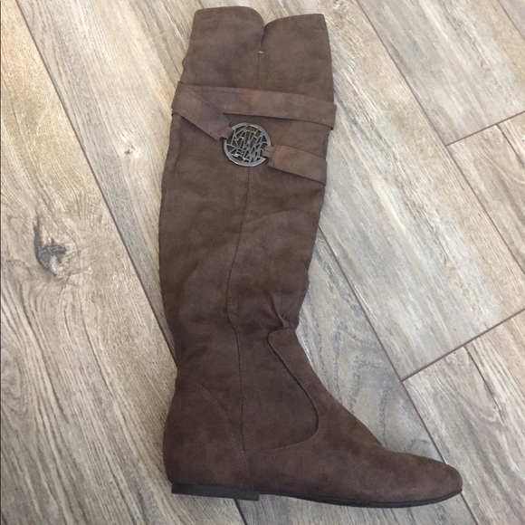 Brown knee high boots - Picture 1 of 3