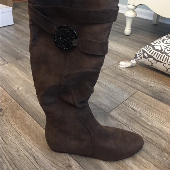 Brown knee high boots - Picture 3 of 3