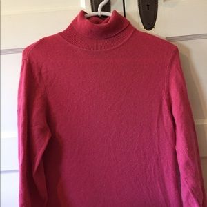 Turtle neck cashmere sweater