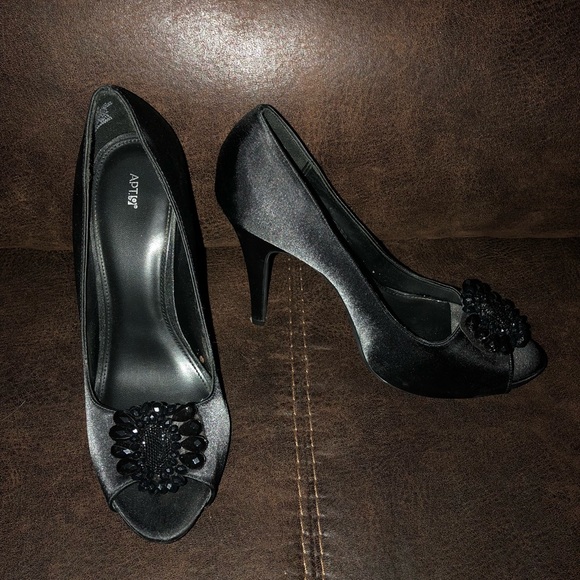 APT. 9 heels. Worn once. Size 9.5 - Picture 2 of 2