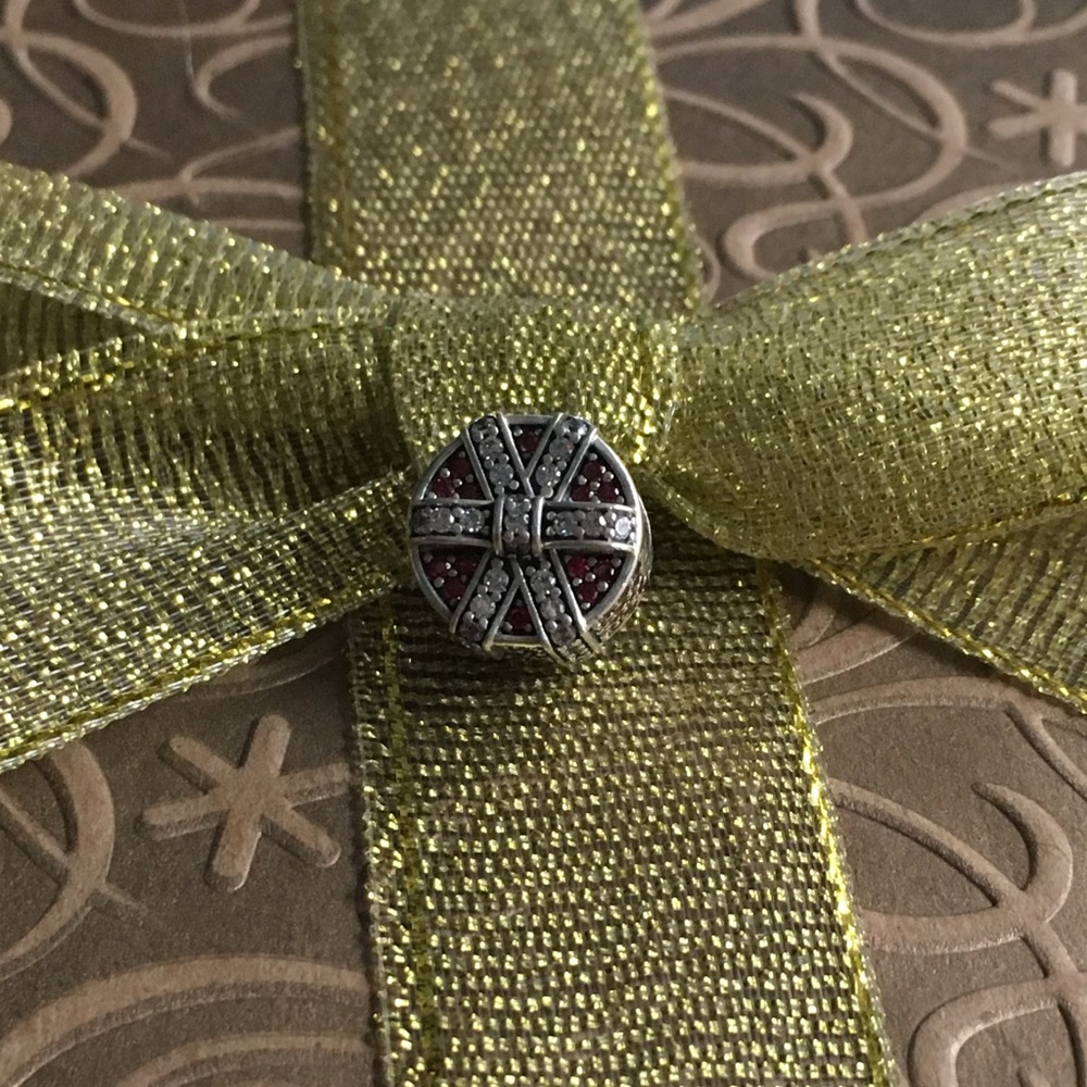 Pandora Shimmering Gift Charm