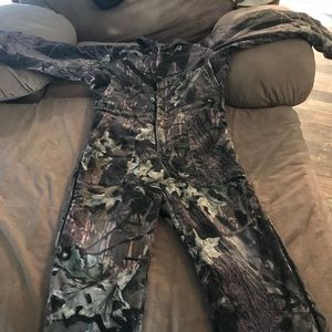 Cabella MossyOak 16 Youth Coveralls. Great cond.