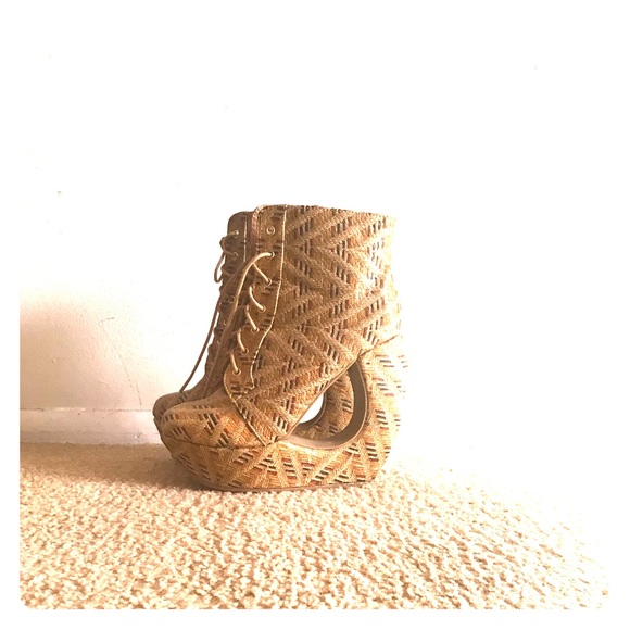 Shoes - Vintage ice skate platform shoes