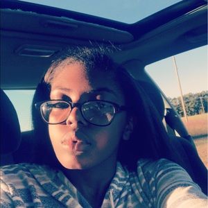 Meet your Posher, Aja