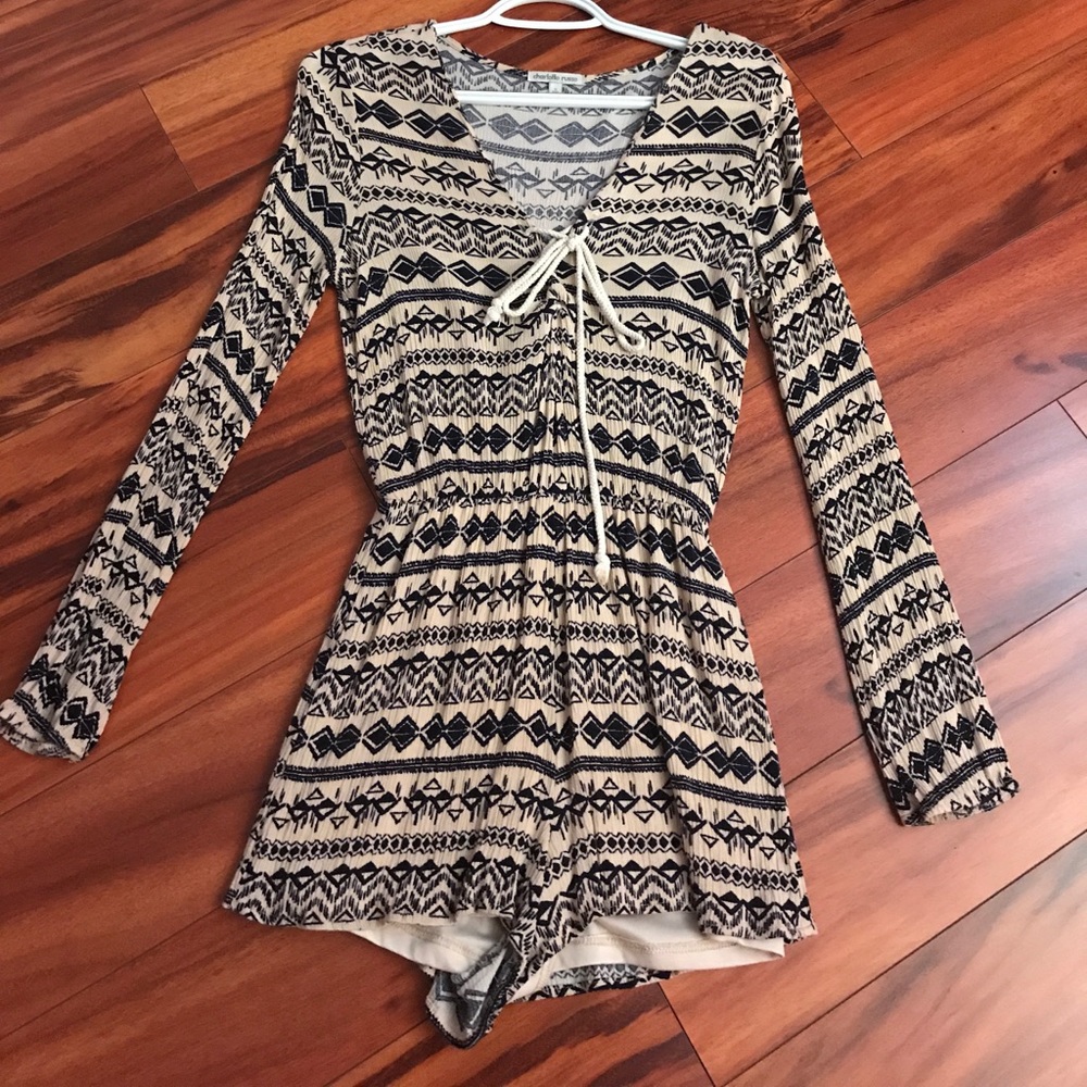Patterned Long Sleeve Romper✨