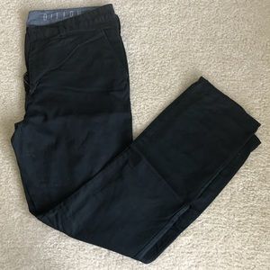 Men’s Dillon Skinny Chinos in Black